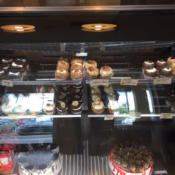 Monique's Cake Company - I went on a Friday afternoon. - Bakeries Near Me - Brownsville, Texas Monique's Cake Company - I went on a Friday afternoon. - Bakeries Near Me - Brownsville, Texas