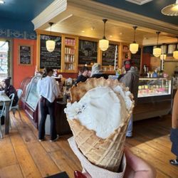 Nina's Waffles & Ice Cream - Cookie dough