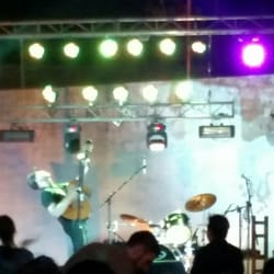 Dry Tragos - @leogarciapop la está descosiendo sólo con su guitarra.. #Pergamino #POP