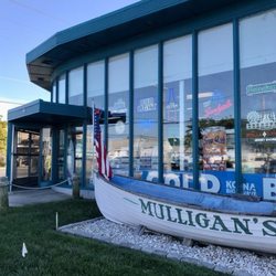 Mulligan's Liquor Store - Exterior of Mulligans
