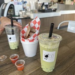 ODD Tea & More - Thai green milk tea with crystal boba 6.5/10, squid balls 2/10