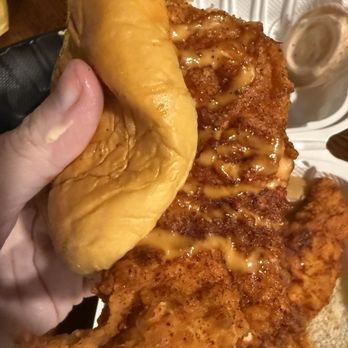 B's Hot Chicken - Chicken sandwich - Fast Food Near Me - Kent, Washington