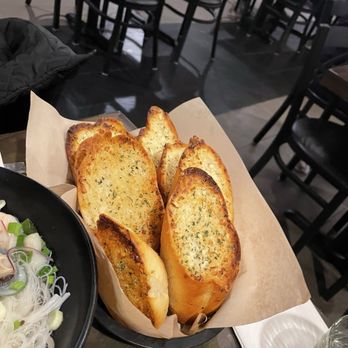 Amazing Basil - Homemade Garlic Bread (Must) 即焗香脆蒜蓉包 (必點) Nothing special...don't order unless you want a bread basket at the end of the meal - Asian Fusion Near Me - Fremont, California