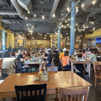 Puckett's Restaurant - Seating area - Barbeque Near Me - Franklin, Tennessee