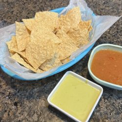 Complimentary "crappy and worse than grocery store chips" and salsa. Verde salsa upon request