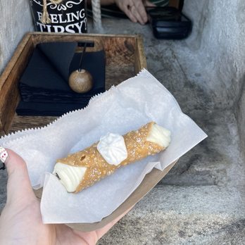 The Cannoli Hole - Vanilla bean honey cannoli - Desserts Near Me - Simpsonville, South Carolina The Cannoli Hole - Vanilla bean honey cannoli - Desserts Near Me - Simpsonville, South Carolina