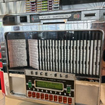 Mel's Drive-In - Juke box. - Diners Near Me - Sherman Oaks, California