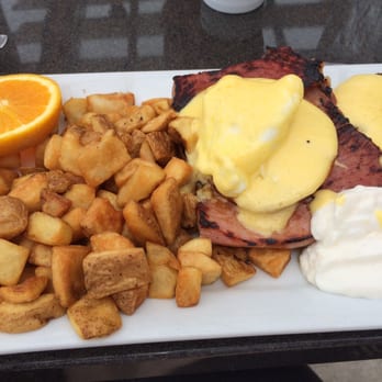 Eggsclusive Cafe - Arlington Benny - Breakfast & Brunch Near Me - Rockford, Illinois