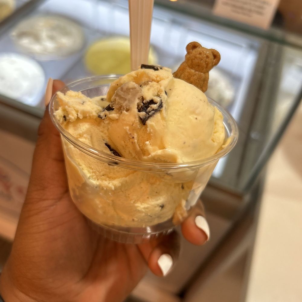 Teddy's Ice Cream - Chocolate chip cookie dough scoop - Ice Cream & Frozen Yogurt Near Me - Chicago, Illinois Teddy's Ice Cream - Chocolate chip cookie dough scoop - Ice Cream & Frozen Yogurt Near Me - Chicago, Illinois