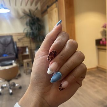 Gloss Nail Spa - Nail Salons Near Me - Pasadena, California