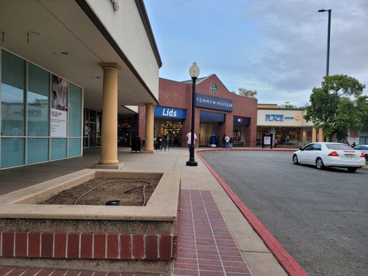 Gilroy Premium Outlets by null