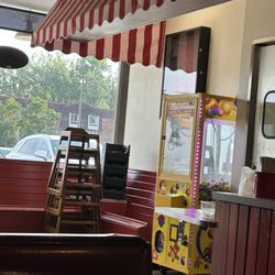 Snuffy's Malt Shop - Snuffys entrance