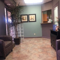 Palms West Periodontal, Dr. Lauren B. Shack - Waiting area