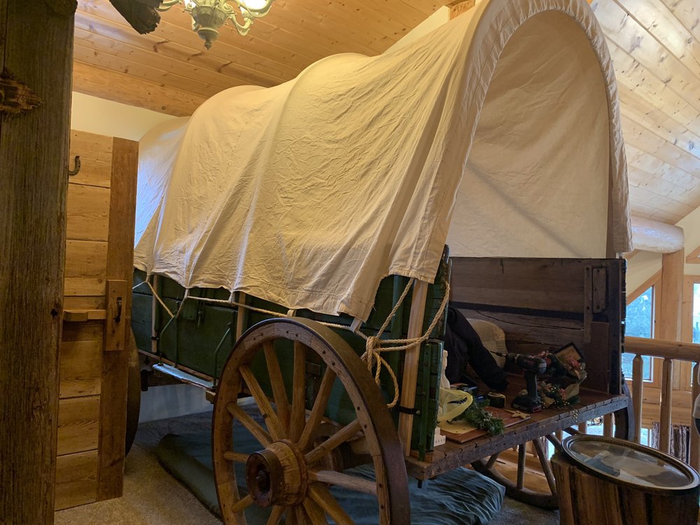 NAUVOO LOG CABINS 65 N Wincherster St, Nauvoo, Illinois Vacation