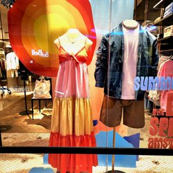 Scotch & Soda - Window display