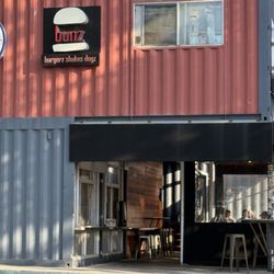 Bunz Burger - Bunz Exterior
