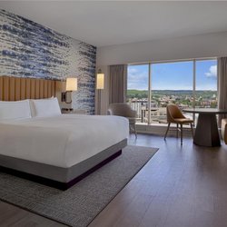 DoubleTree by Hilton Hotel Cedar Rapids Convention Complex - Guest room