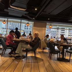 Legal Sea Foods - Chicago - Main Dinning area 2nd floor with outdoor dinning