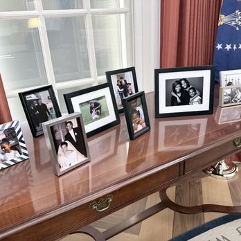 Obama Presidential Center - Table behind Oval Office desk - Museums Near Me - Chicago, Illinois Obama Presidential Center - Table behind Oval Office desk - Museums Near Me - Chicago, Illinois