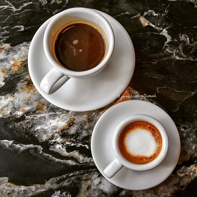 Café Humble Lion (McGill College) by null