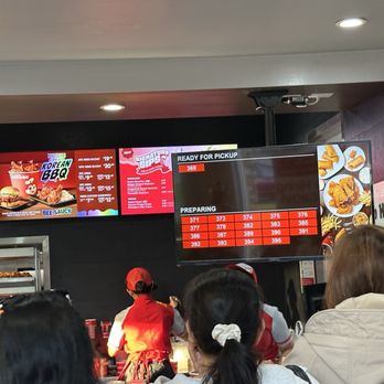 Jollibee - Waited for almost a full hour for my order....... - Fast Food Near Me - Sacramento, California