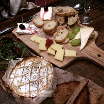 Champagne + Fromage - Baked Camembert with figs & thyme and cheese board - French Near Me - London, XGL