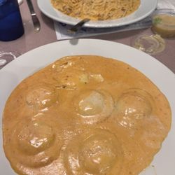 Sal's Italian Restaurant - Amazing GF ravioli and bolognese pasta