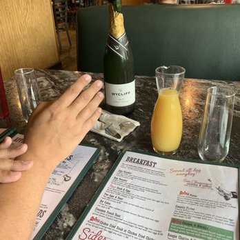 Quinn's Restaurant & Lounge - Breakfast & Brunch Near Me - Boise, Idaho Quinn's Restaurant & Lounge - Breakfast & Brunch Near Me - Boise, Idaho