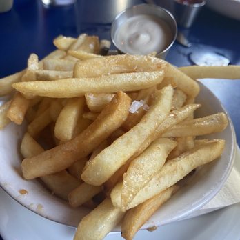 Connecticut Yankee - The best salt and vinegar fries I've ever had!! - New American Near Me - San Francisco, California