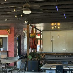 Edee's Shack - Covered Dining area