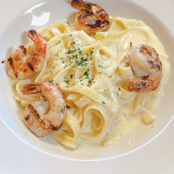 Vaso Azzurro Ristorante - Fettucini Alfredo Dinner with prawns - Italian Near Me - Mountain View, California Vaso Azzurro Ristorante - Fettucini Alfredo Dinner with prawns - Italian Near Me - Mountain View, California