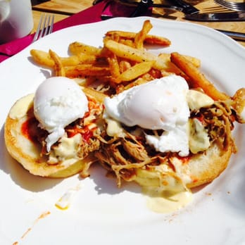 Fork & Bottle - Eggs Benedict (ex hollandaise sauce) with pulled pork and home fries. Only during brunch (served only on Sunday). - American Near Me - Zürich, ZH Fork & Bottle - Eggs Benedict (ex hollandaise sauce) with pulled pork and home fries. Only during brunch (served only on Sunday). - American Near Me - Zürich, ZH