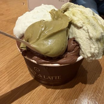 Bacio di Latte - Grande cup - Gelato Near Me - Thousand Oaks, California Bacio di Latte - Grande cup - Gelato Near Me - Thousand Oaks, California