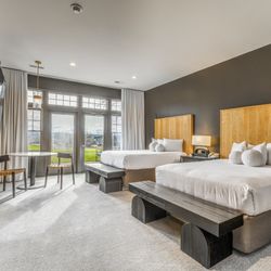 Destination Geneva National - 6-Bedroom Cottage - Double Queen