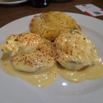 Berry Sweet Kitchen - Eggs Benedict & hash browns - Breakfast & Brunch Near Me - Apple Valley, Minnesota