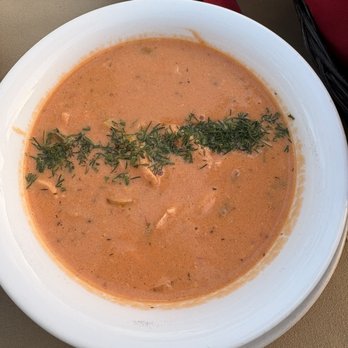 Robins Restaurant - New American Near Me - Cambria, California