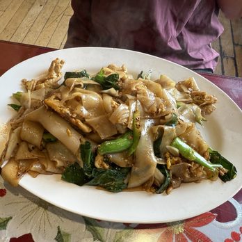 The Original Khun Dang Thai Restaurant - Pad See U - Thai Near Me - Van Nuys, California