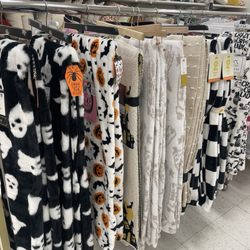 Marshalls - Halloween 2024 Blankets