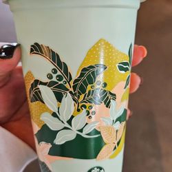 Starbucks - Say HELLO to my Lil Fren !! Sooooo pretty !!