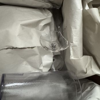 Lobo Moving - Wine glasses were not wrapped when packed. - Movers Near Me - Albuquerque, New Mexico