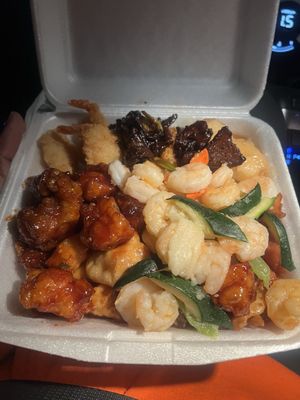 Hunan Chinese Restaurant buffet by null