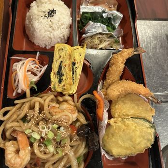 Seoul Garden Restaurant - Shrimp stir fried Udon bento lunch box - Korean Near Me - Houston, Texas Seoul Garden Restaurant - Shrimp stir fried Udon bento lunch box - Korean Near Me - Houston, Texas