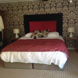 The Bear Hotel - Lovely bedroom
