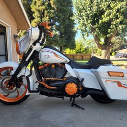 Screaming Chicken V-Twin Motors - Shop bike build