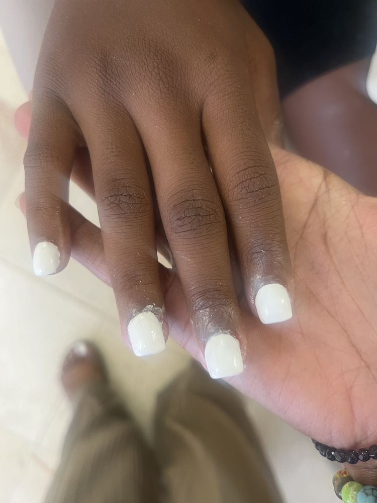 Pretty Nails Logo