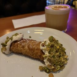 Bandit Bar - Cannoli + Cocktail (Fuji's Allure)