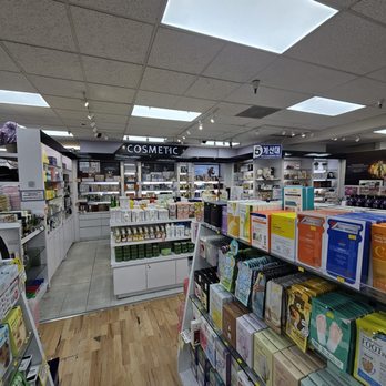 Kim's Home Center - Cosmetics section. 3/25/2026 - Kitchen Supplies Near Me - Los Angeles, California Kim's Home Center - Cosmetics section. 3/25/2026 - Kitchen Supplies Near Me - Los Angeles, California