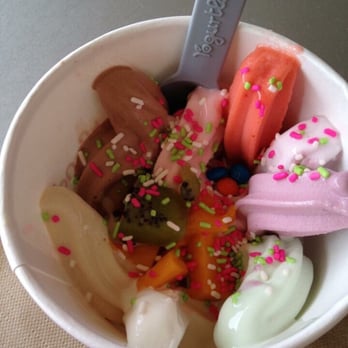 Yogurtland - Good variety of flavors here. Toppings table is clean - Ice Cream & Frozen Yogurt Near Me - Redondo Beach, California