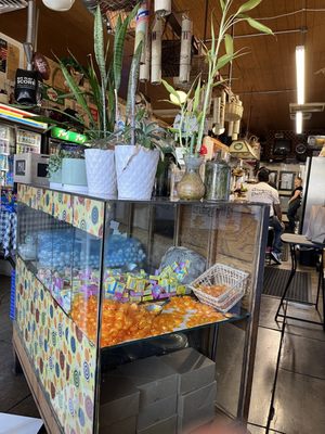 Giugnis Deli by null