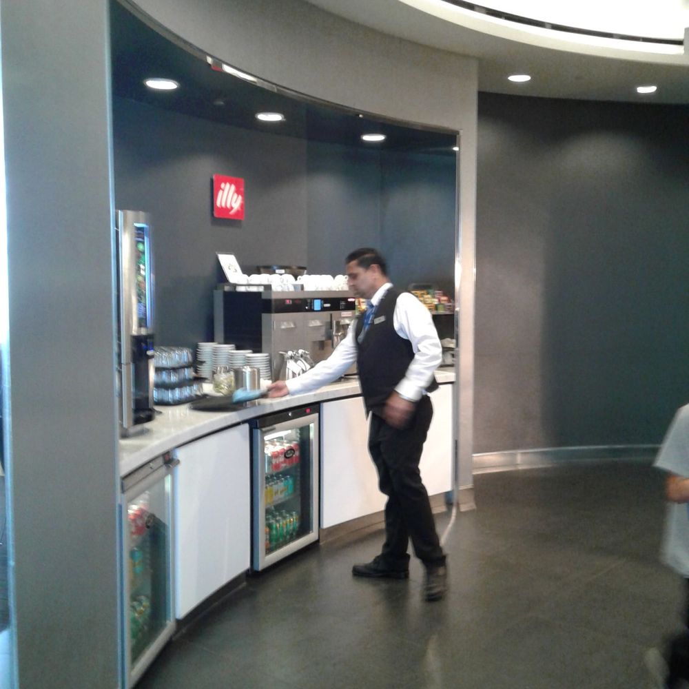 United Global First Lounge - Well maintained drink area - Airport Lounges Near Me - Hounslow, XGL United Global First Lounge - Well maintained drink area - Airport Lounges Near Me - Hounslow, XGL